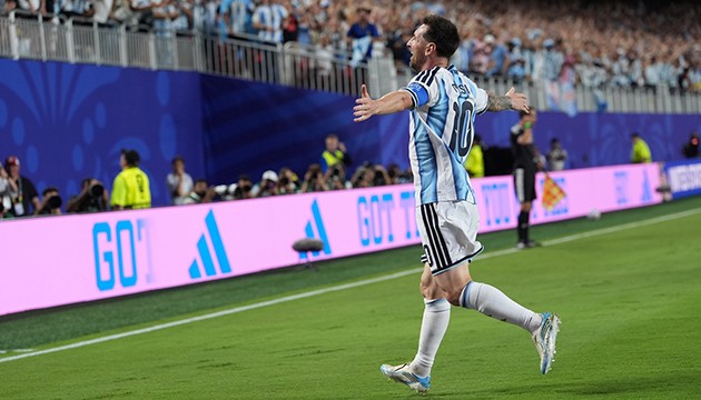 Messi Dünya Kupası tarihine geçti