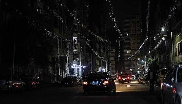 Tasarruf ülkeyi karanlığa gömdü