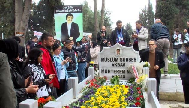 Müslüm Gürses kabri başında anıldı