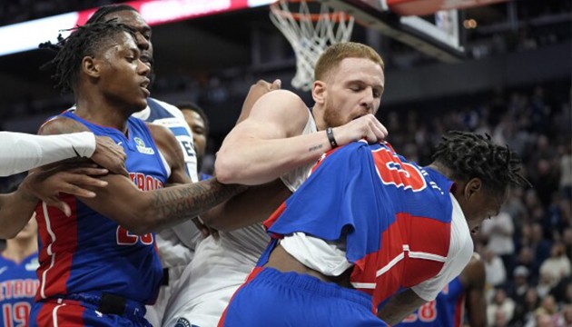 NBA'de sahada kavga çıktı