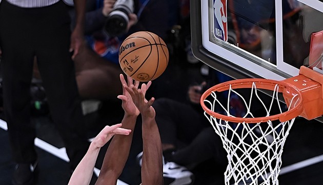 Lakers, Mavericks'i deplasmanda yendi