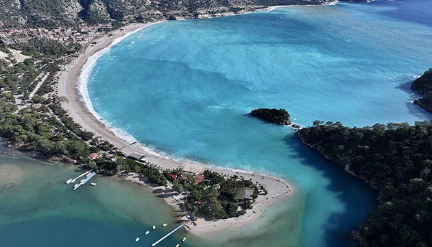 Ölüdeniz'in rengi turkuaza döndü