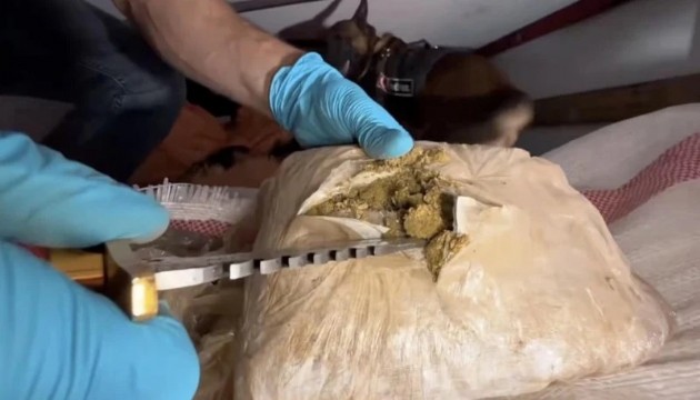 Zehir tacirlerine operasyon