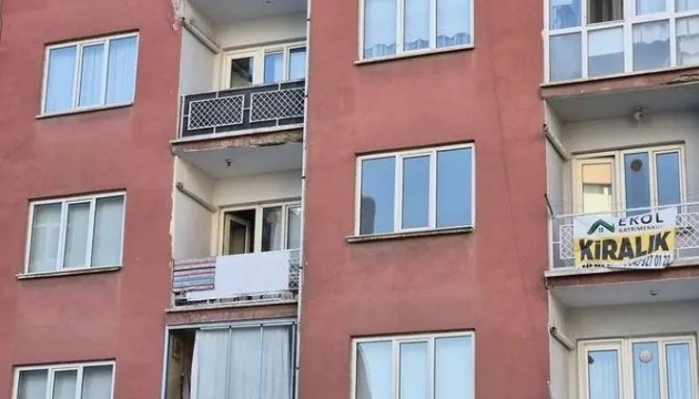 Eşi tatile giden adam ölü bulundu