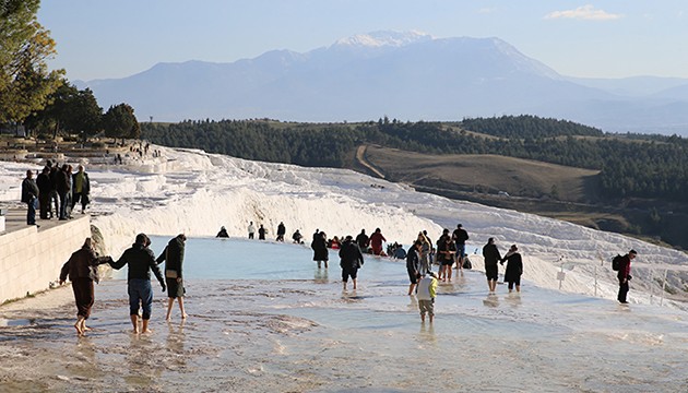 Nüfusun 2 katı turist ağırladı!