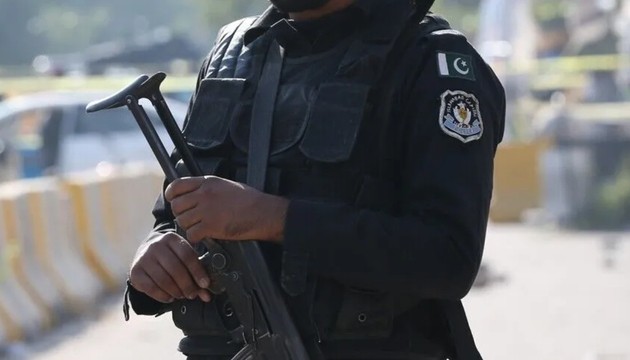 Pakistan'da otobüs devrildi:  40 ölü, 8 yaralı var
