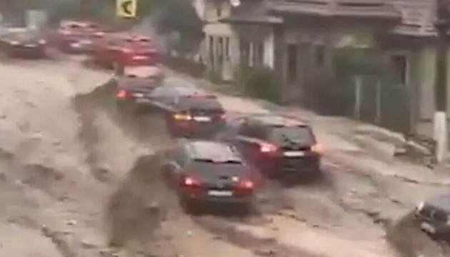 Şiddetli yağış: Kasaba su altında kaldı