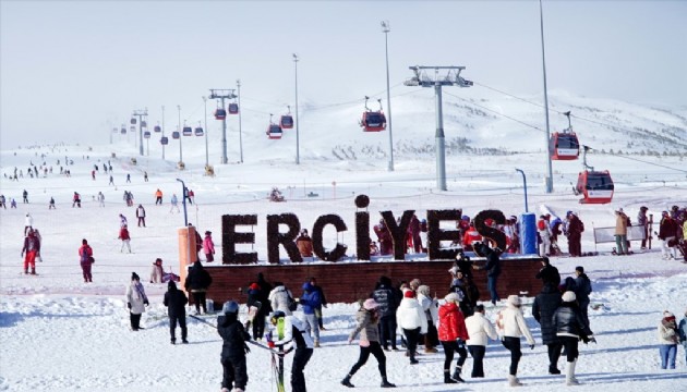 Pistler kayakseverlerle doldu: Hedef 3 milyon