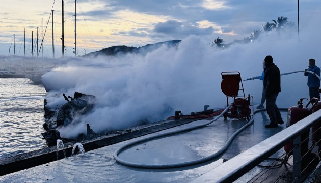 Bodrum'da milyonluk tekneler alev aldı