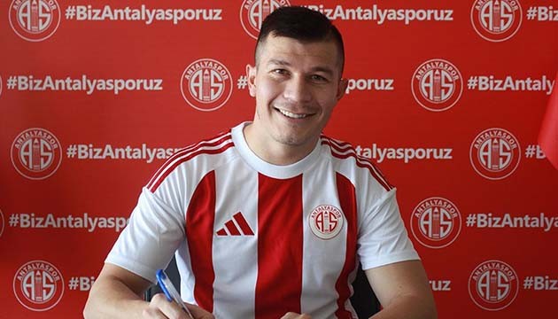 Antalyaspor'da forvet transferi