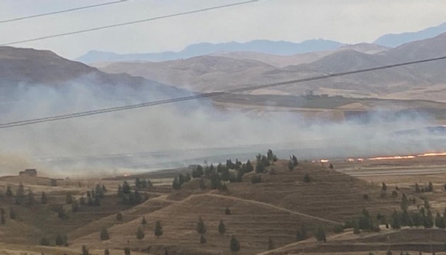 Siirt Havaalanı yakınlarında anız yangını