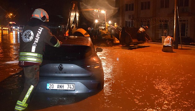 Manisa'da sağanak etkili oldu
