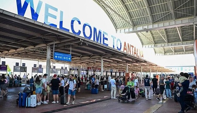 O havalimanı 9 milyondan fazla yolcuya hizmet etti