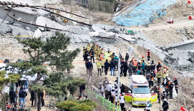 Güney Kore'de köprü çöktü: 4 ölü!